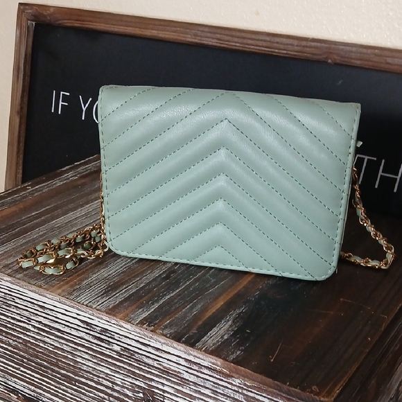 Bebe Sophia Pepermint Green Quilted Small Crossbody Bag with Woven Gold Chain - Picture 2 of 16